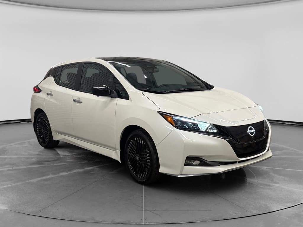 2023 Nissan LEAF view 4