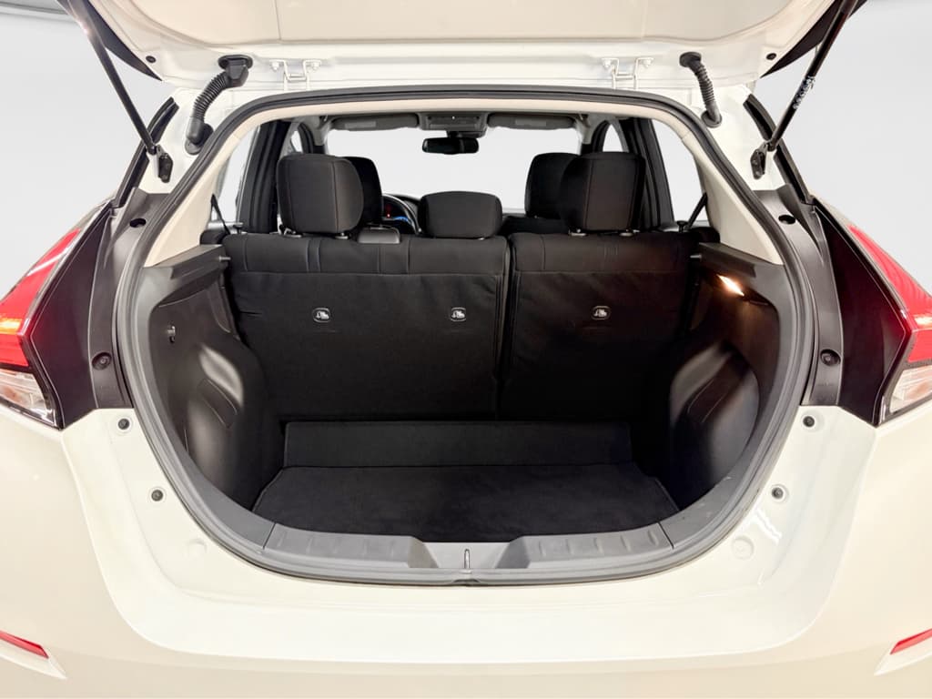 2023 Nissan LEAF view 25
