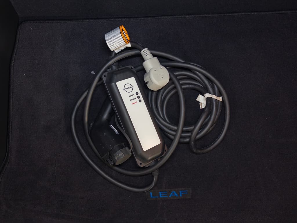 2023 Nissan LEAF view 6