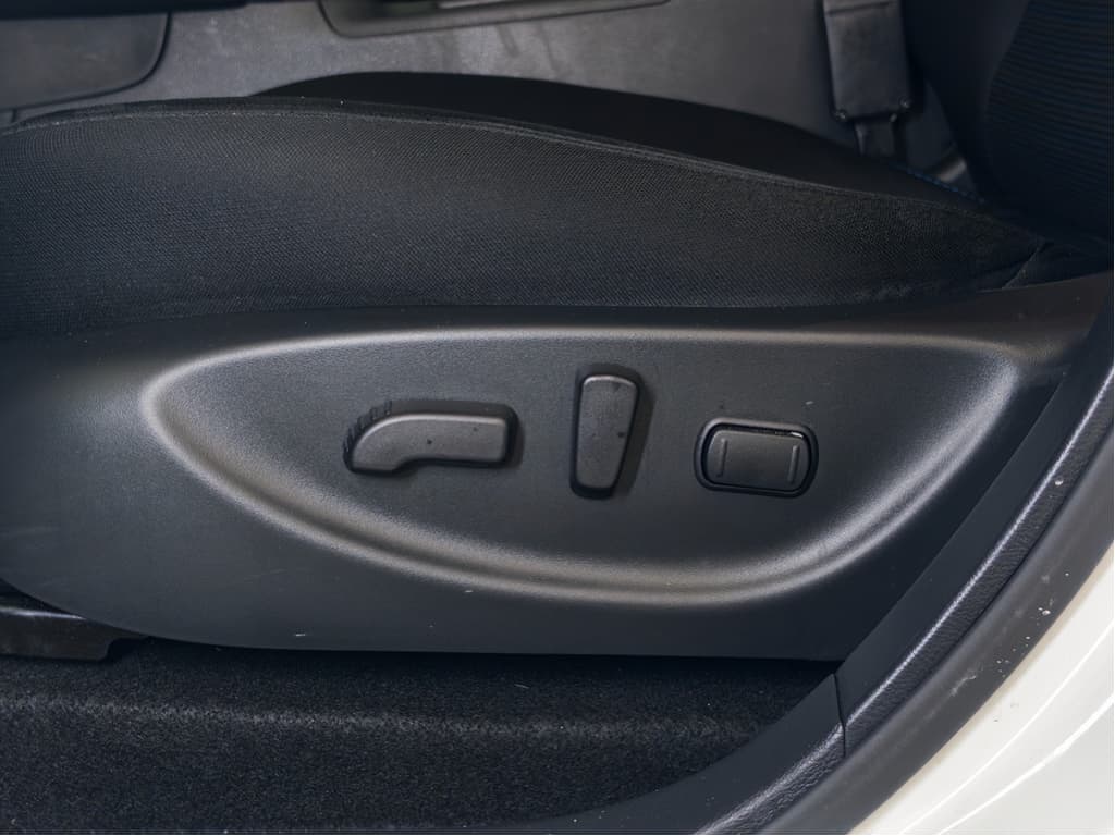 2023 Nissan LEAF view 7