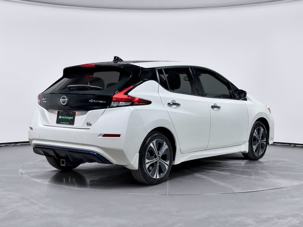 2022 Nissan LEAF view 3