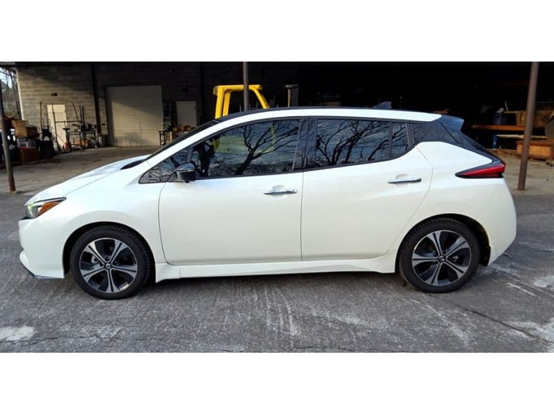 2022 Nissan LEAF view 2
