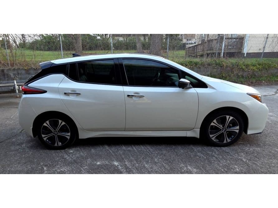 2022 Nissan LEAF view 3