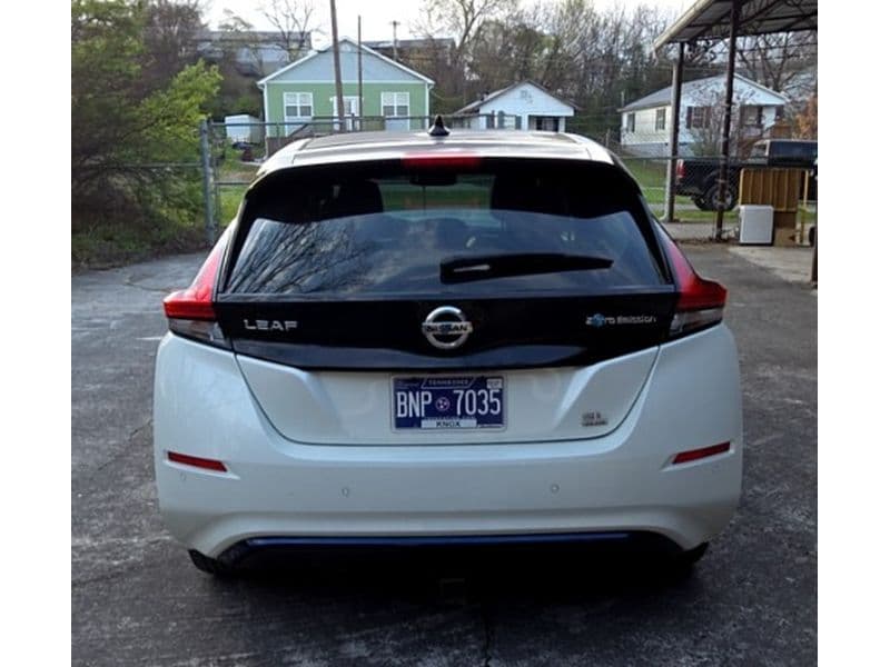 2022 Nissan LEAF view 4