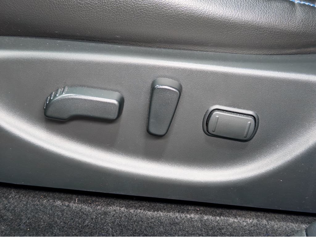 2022 Nissan LEAF view 7