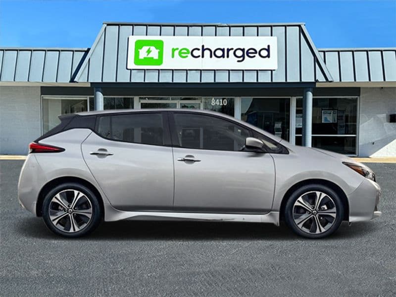 2022 Nissan LEAF view 4