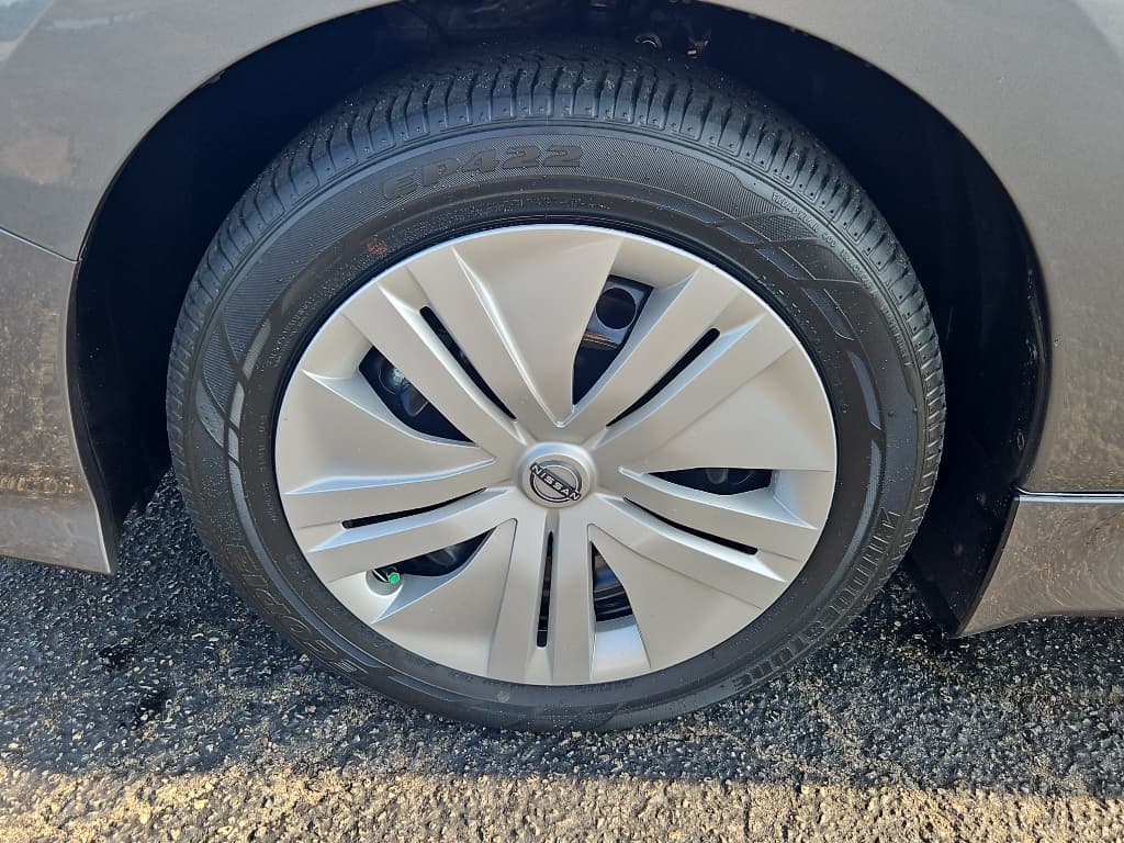 2023 Nissan LEAF view 22