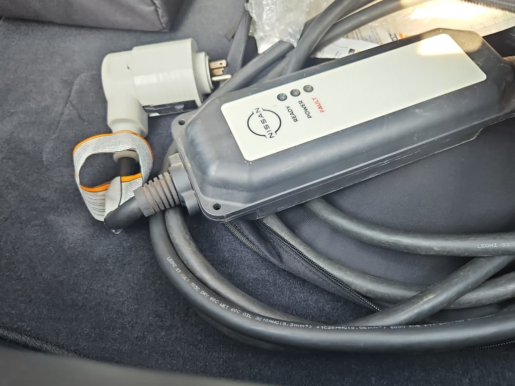 2023 Nissan LEAF view 6