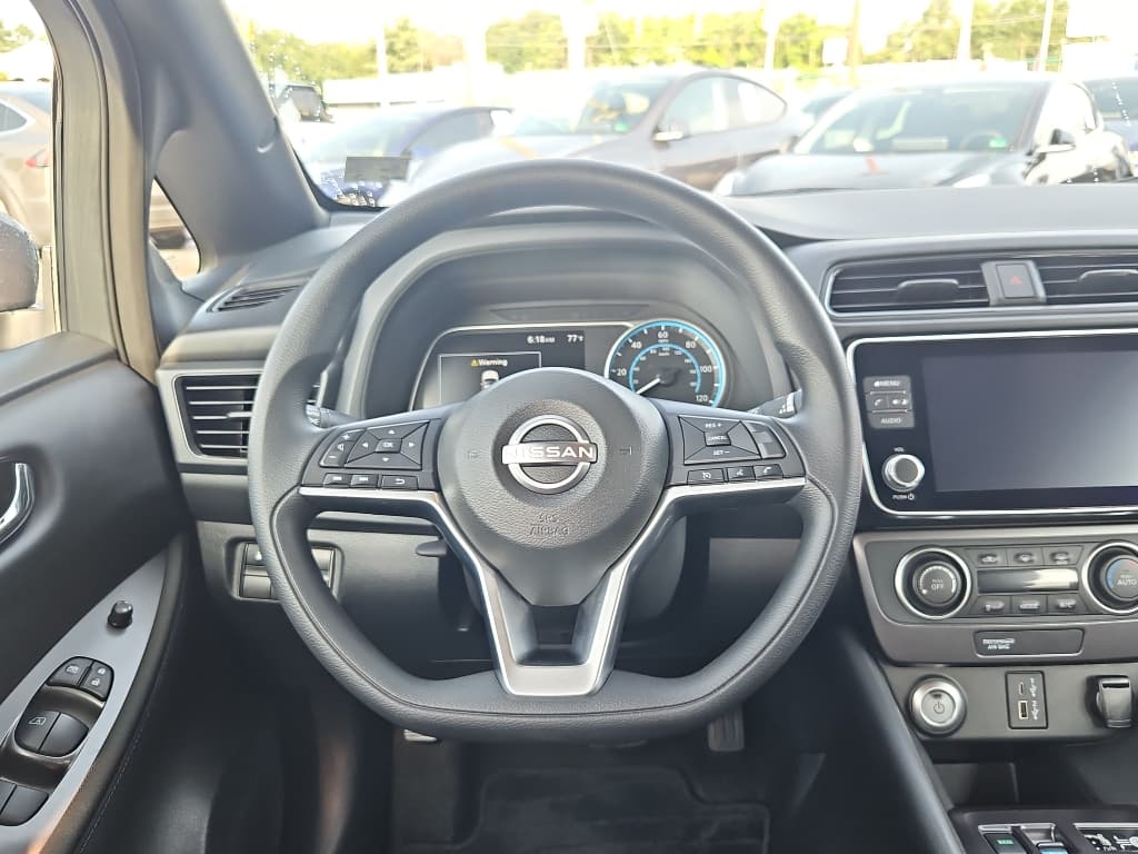 2023 Nissan LEAF view 8