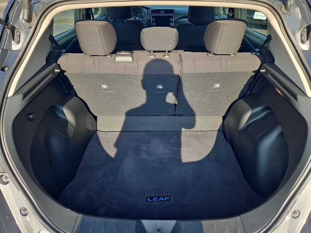 2023 Nissan LEAF view 19