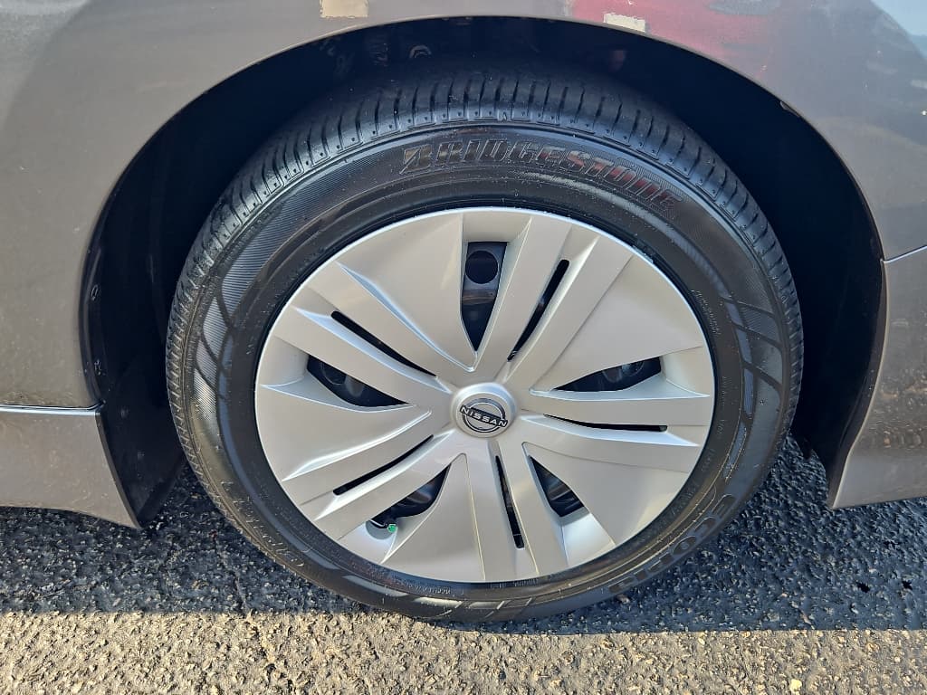 2023 Nissan LEAF view 28