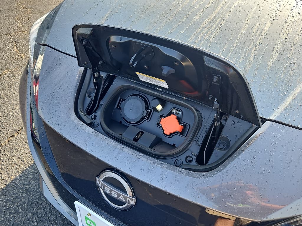 2023 Nissan LEAF view 5