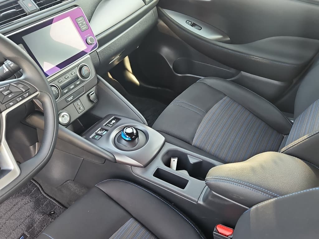2023 Nissan LEAF view 14