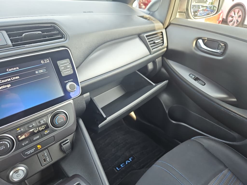 2023 Nissan LEAF view 16