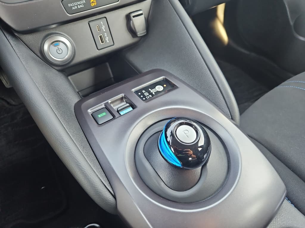 2023 Nissan LEAF view 15