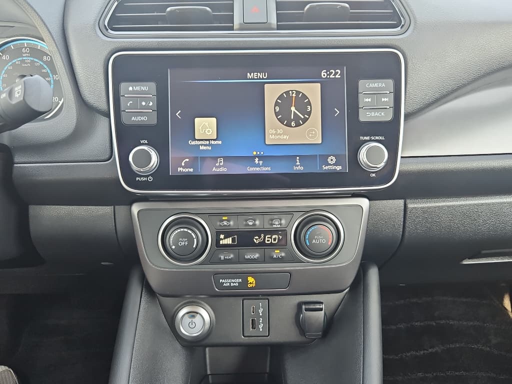 2023 Nissan LEAF view 10