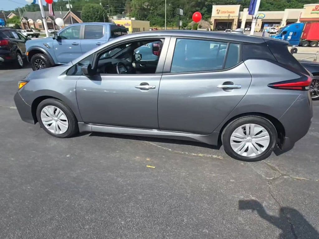 2023 Nissan LEAF view 2