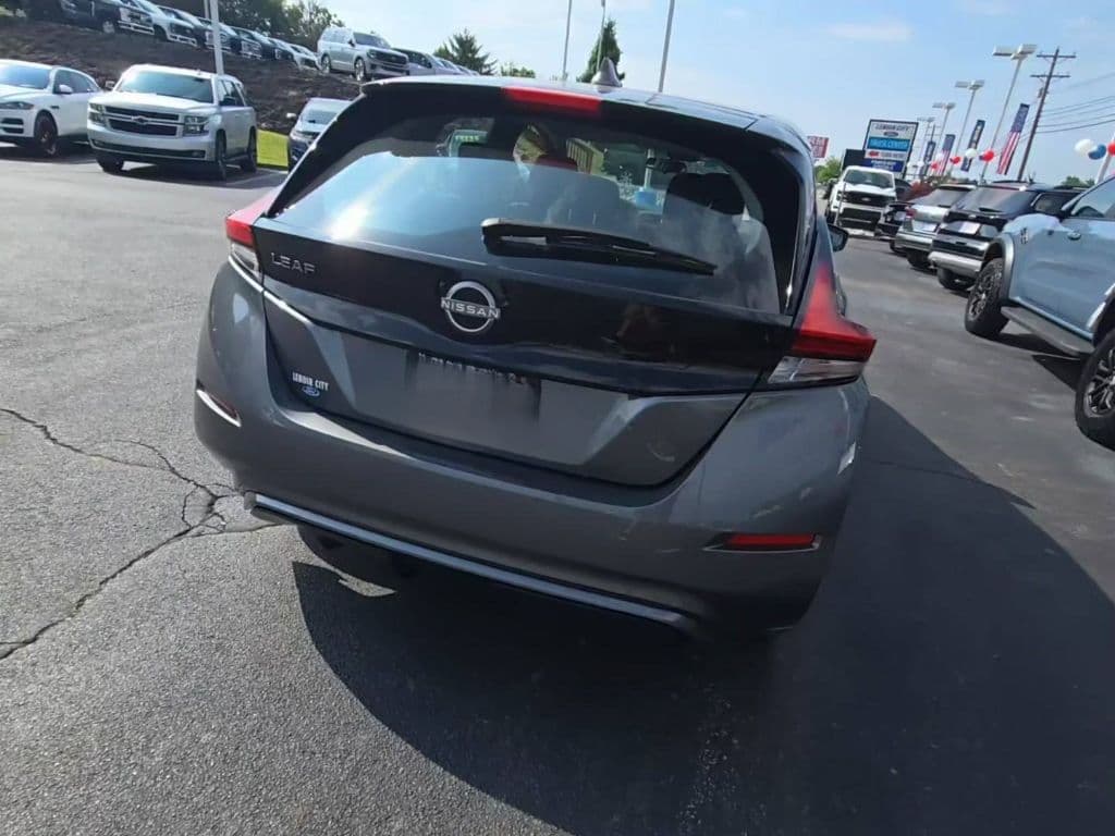 2023 Nissan LEAF view 3