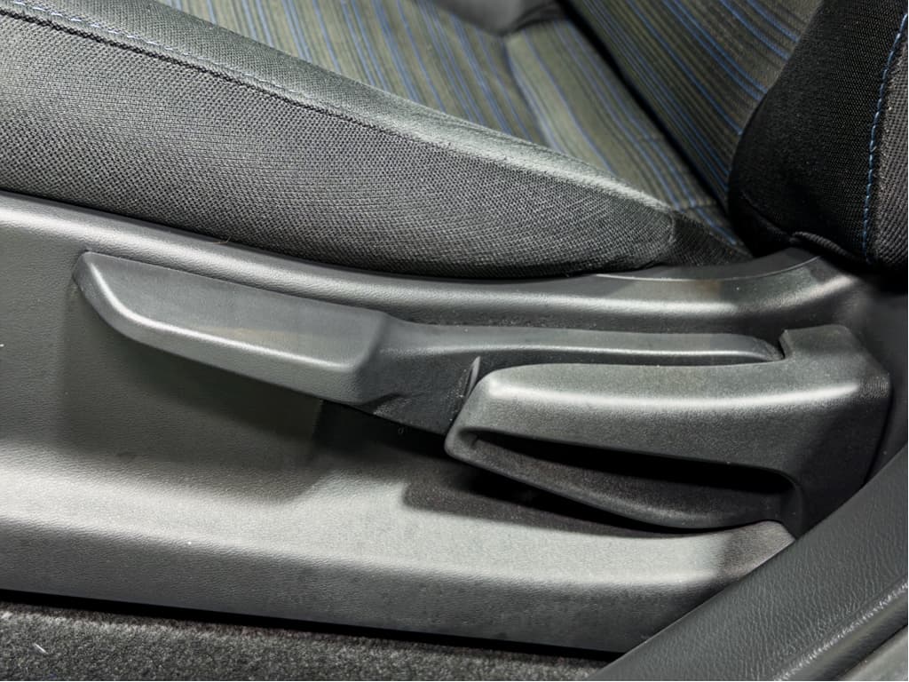 2022 Nissan LEAF view 7