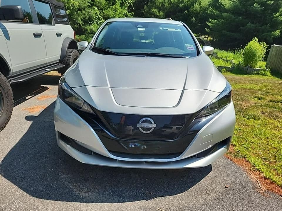 2023 Nissan LEAF view 2