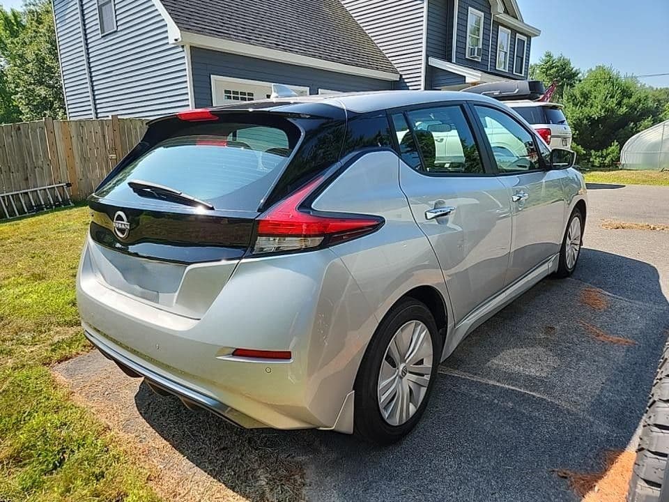 2023 Nissan LEAF view 4