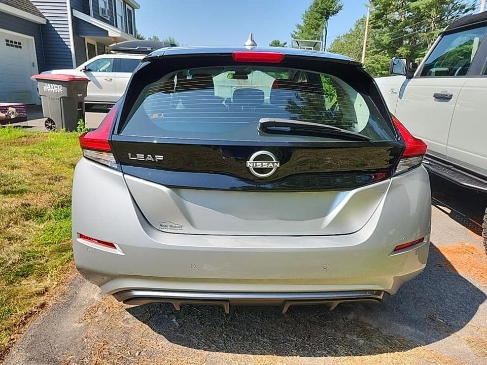 2023 Nissan LEAF view 5