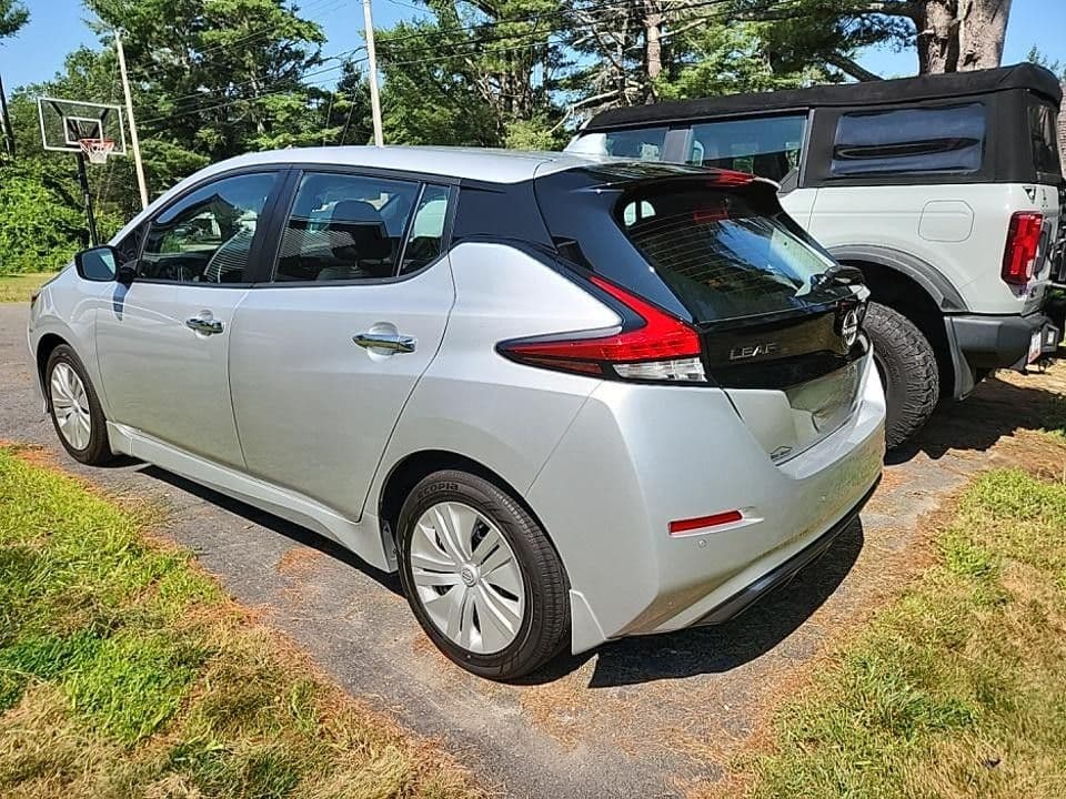 2023 Nissan LEAF view 6