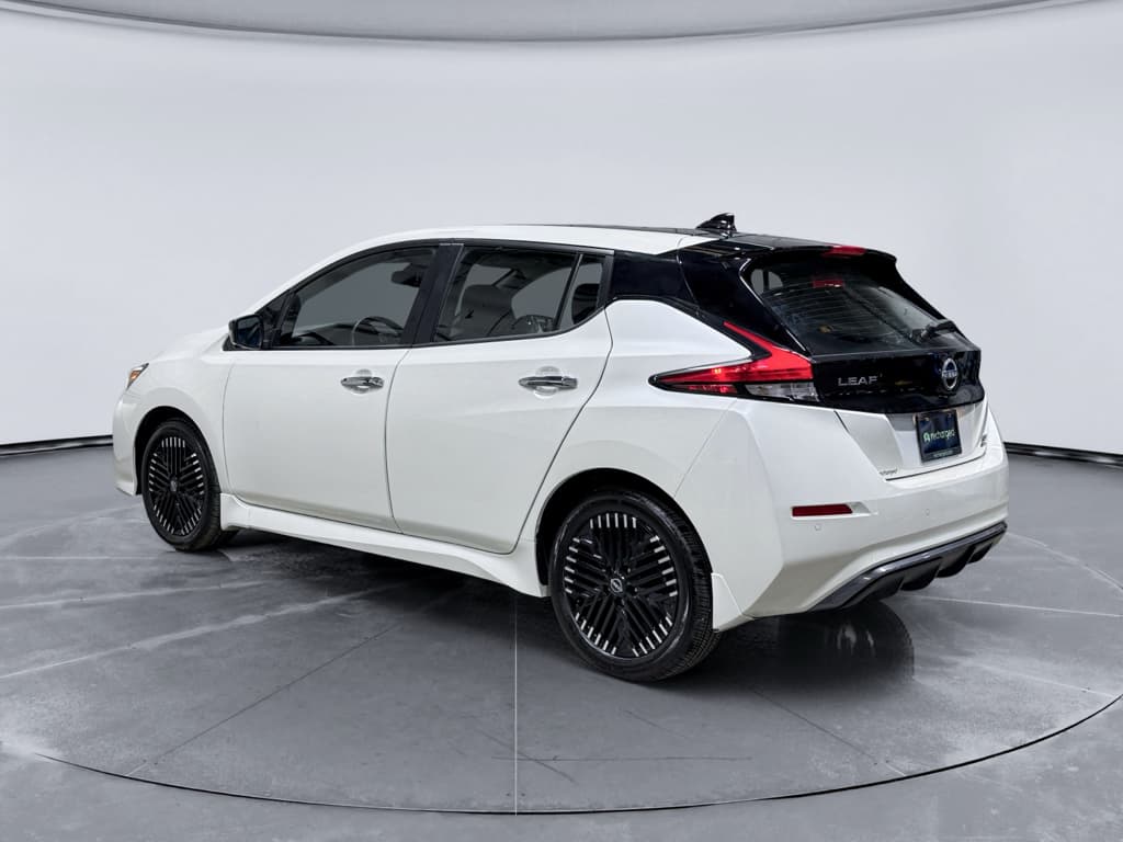 2023 Nissan LEAF view 2