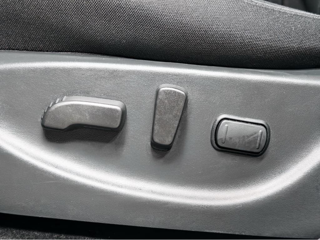 2023 Nissan LEAF view 7