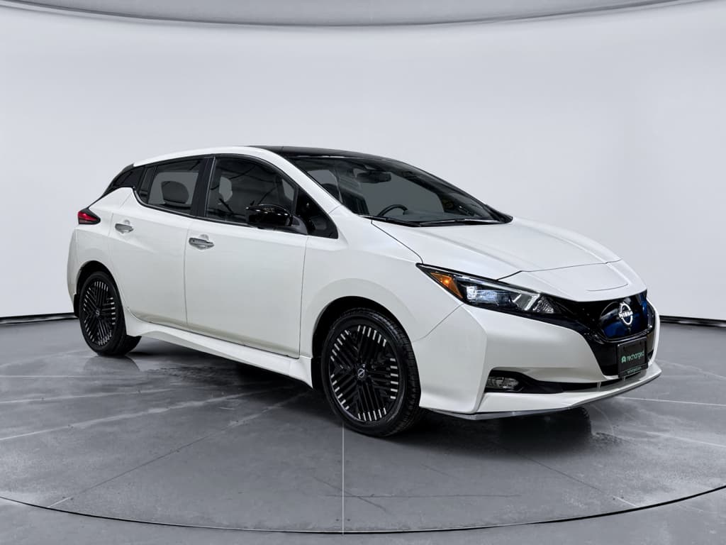 2023 Nissan LEAF view 4