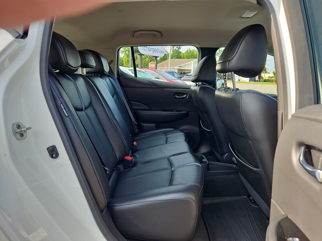 2022 Nissan LEAF view 22