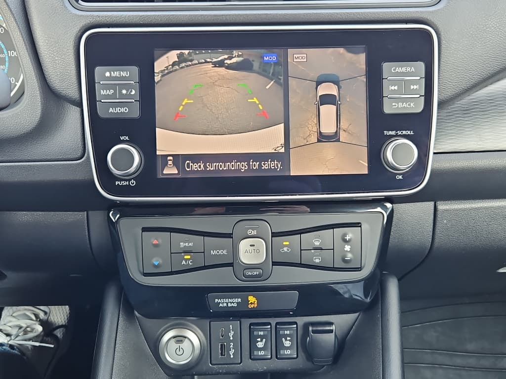 2022 Nissan LEAF view 14
