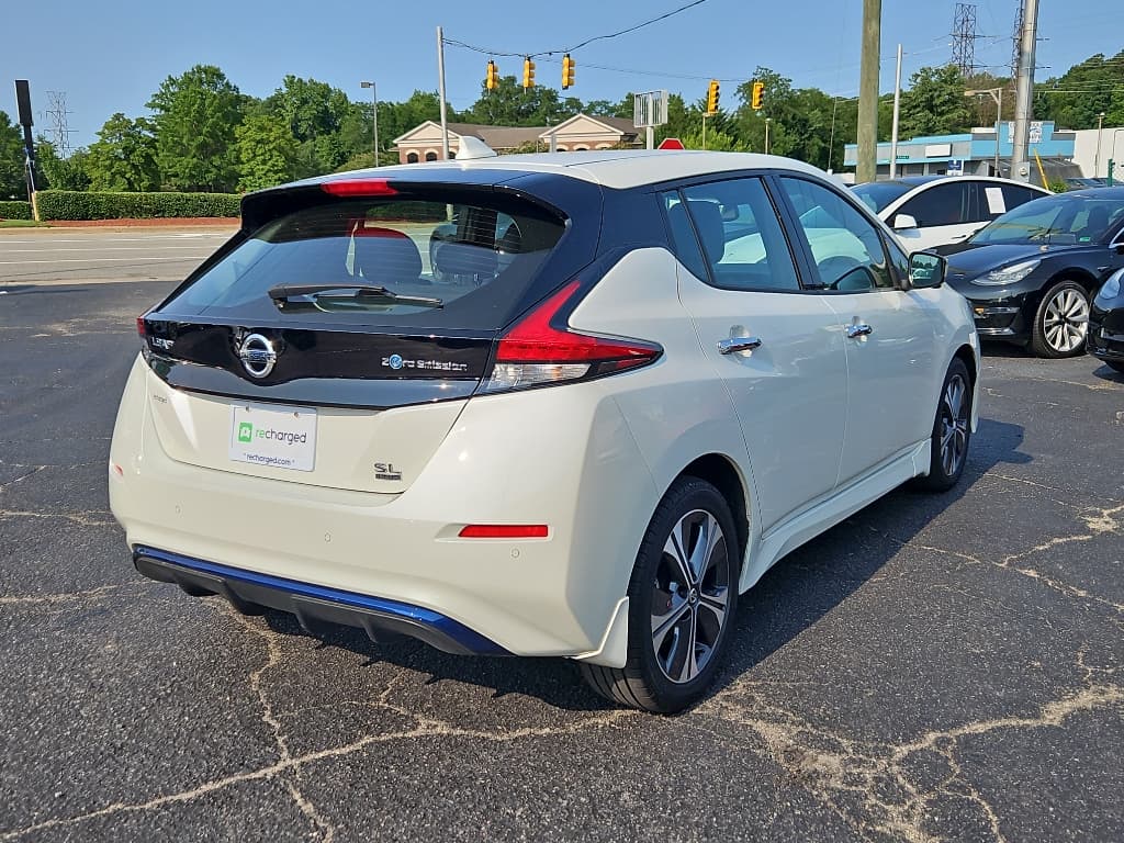 2022 Nissan LEAF view 3