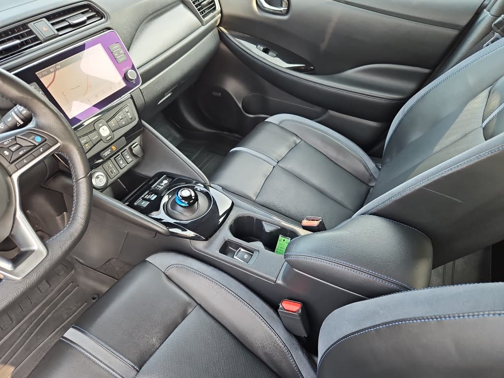 2022 Nissan LEAF view 18