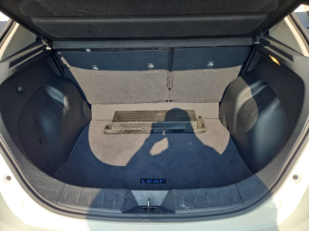 2022 Nissan LEAF view 21