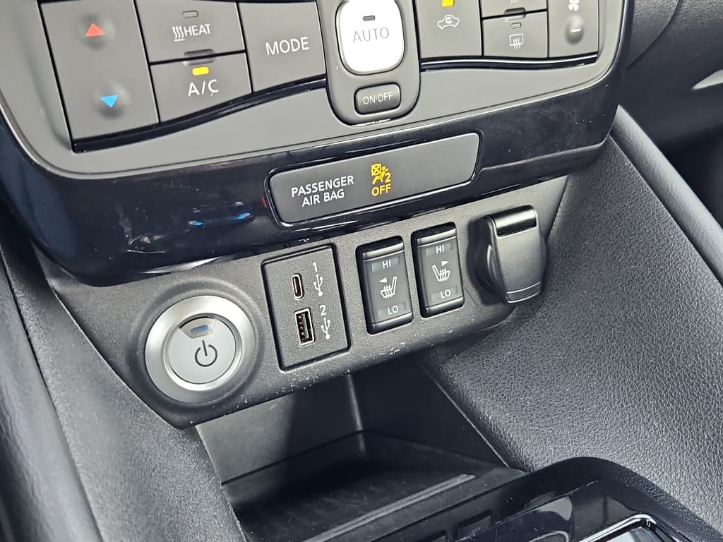 2022 Nissan LEAF view 15