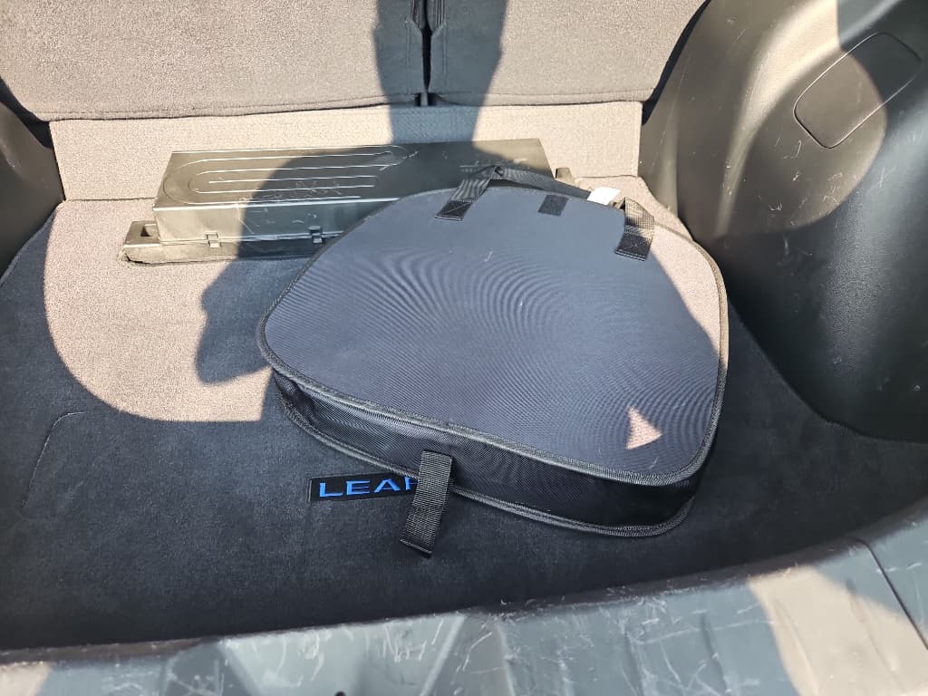 2022 Nissan LEAF view 6