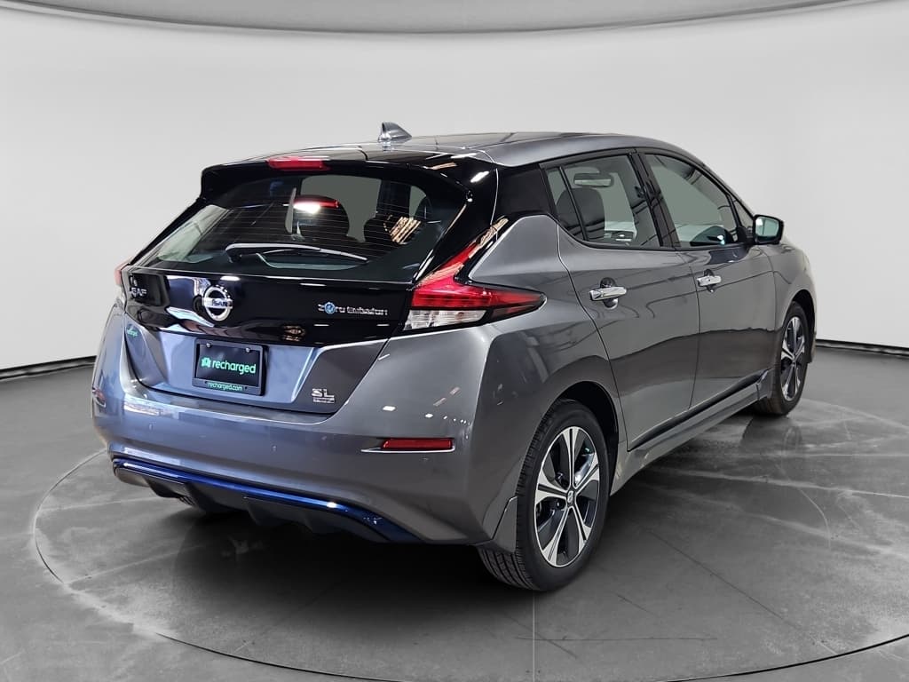 2022 Nissan LEAF view 3