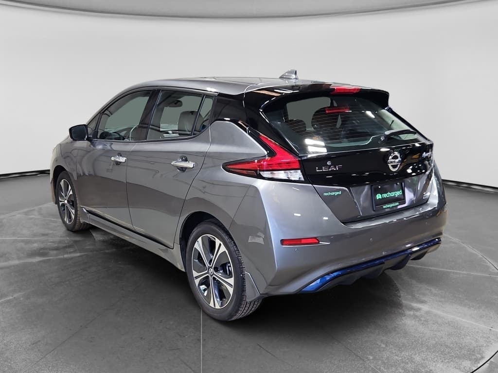 2022 Nissan LEAF view 2