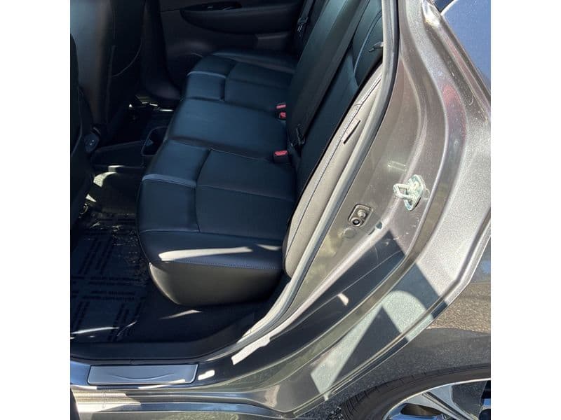 2022 Nissan LEAF view 6