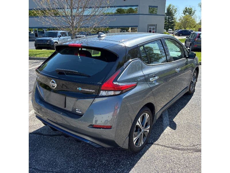 2022 Nissan LEAF view 3