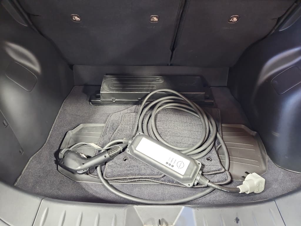 2022 Nissan LEAF view 6