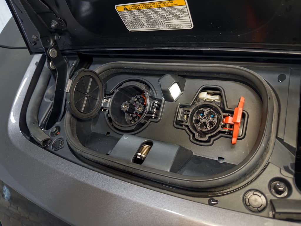 2025 Nissan LEAF view 5