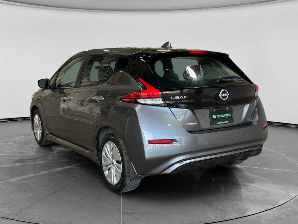 2025 Nissan LEAF view 2