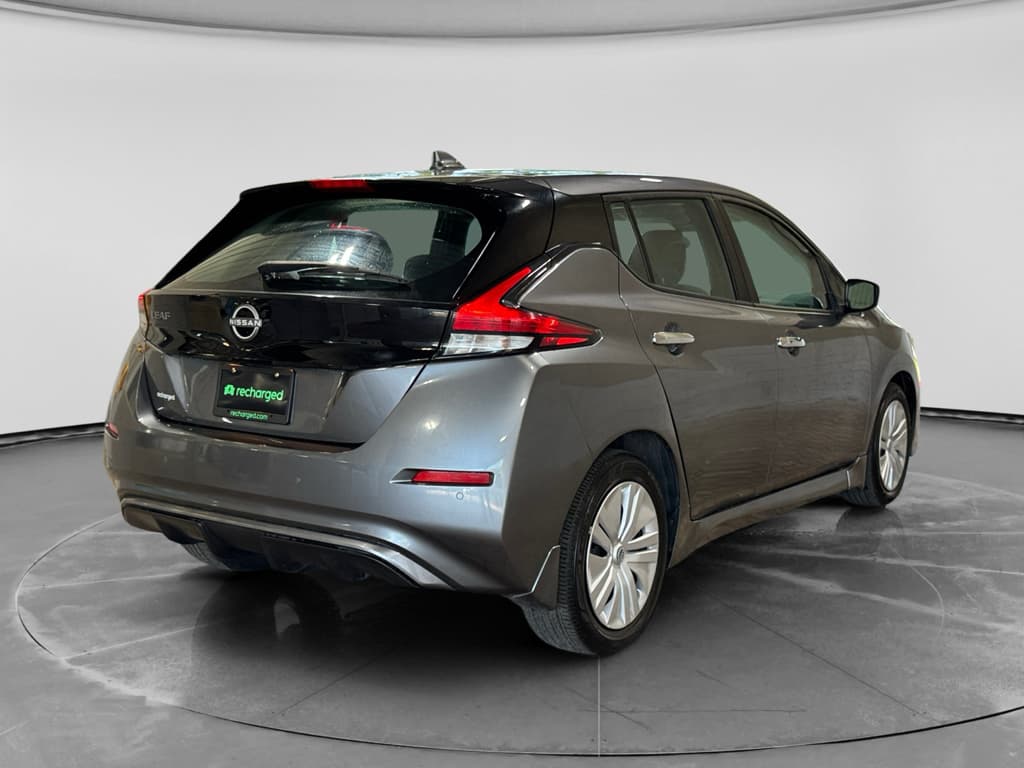 2025 Nissan LEAF view 3