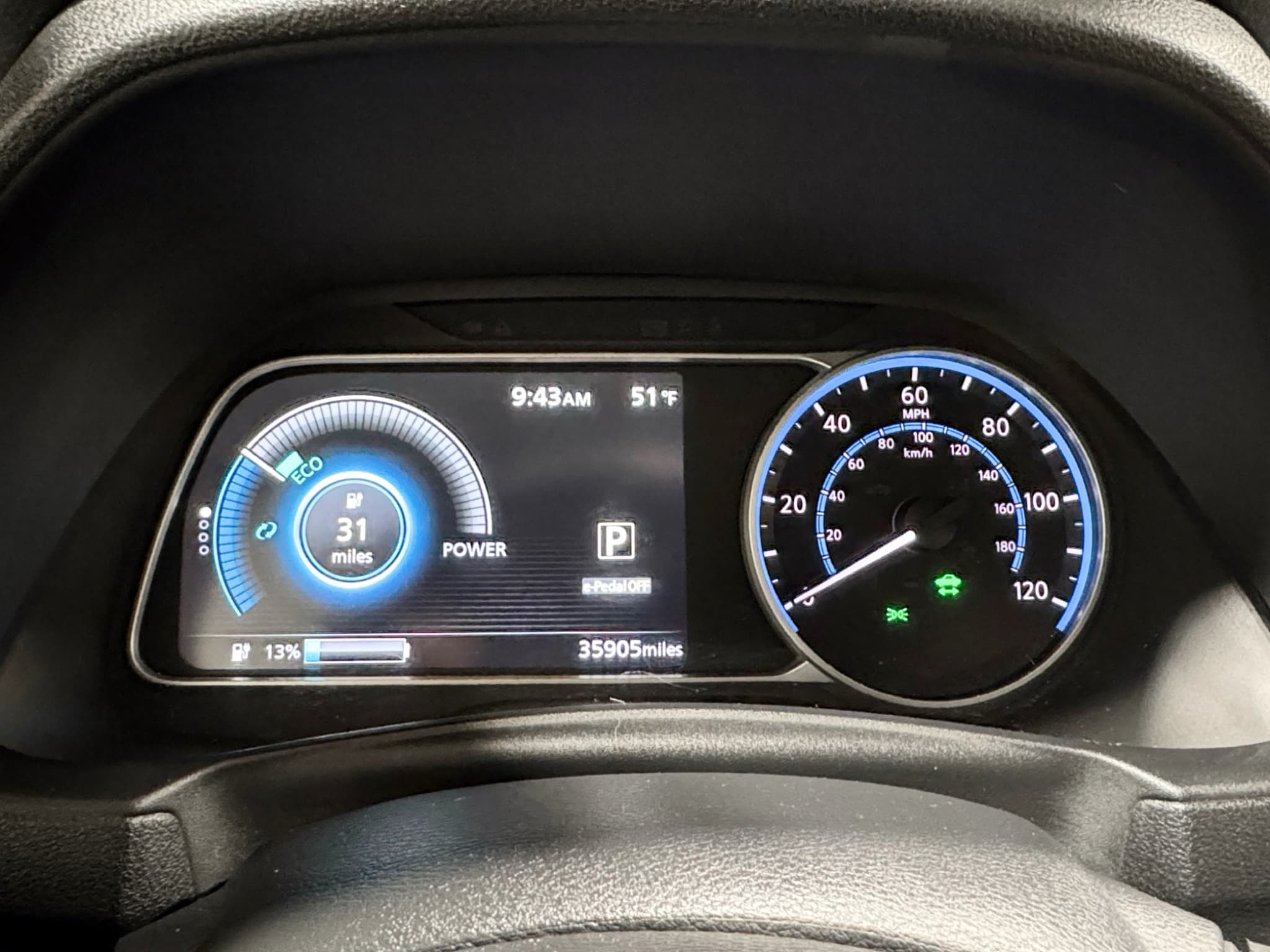 2023 Nissan LEAF view 10