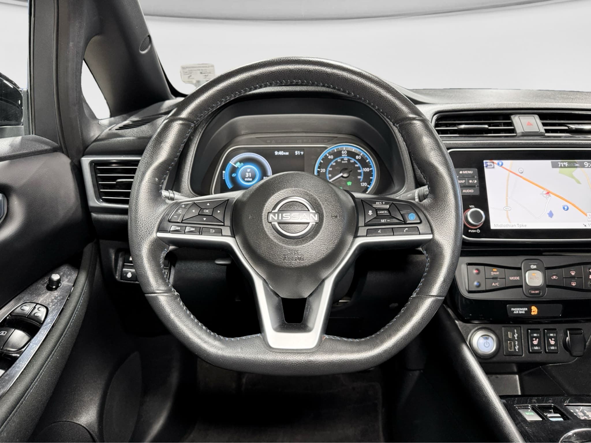 2023 Nissan LEAF view 9