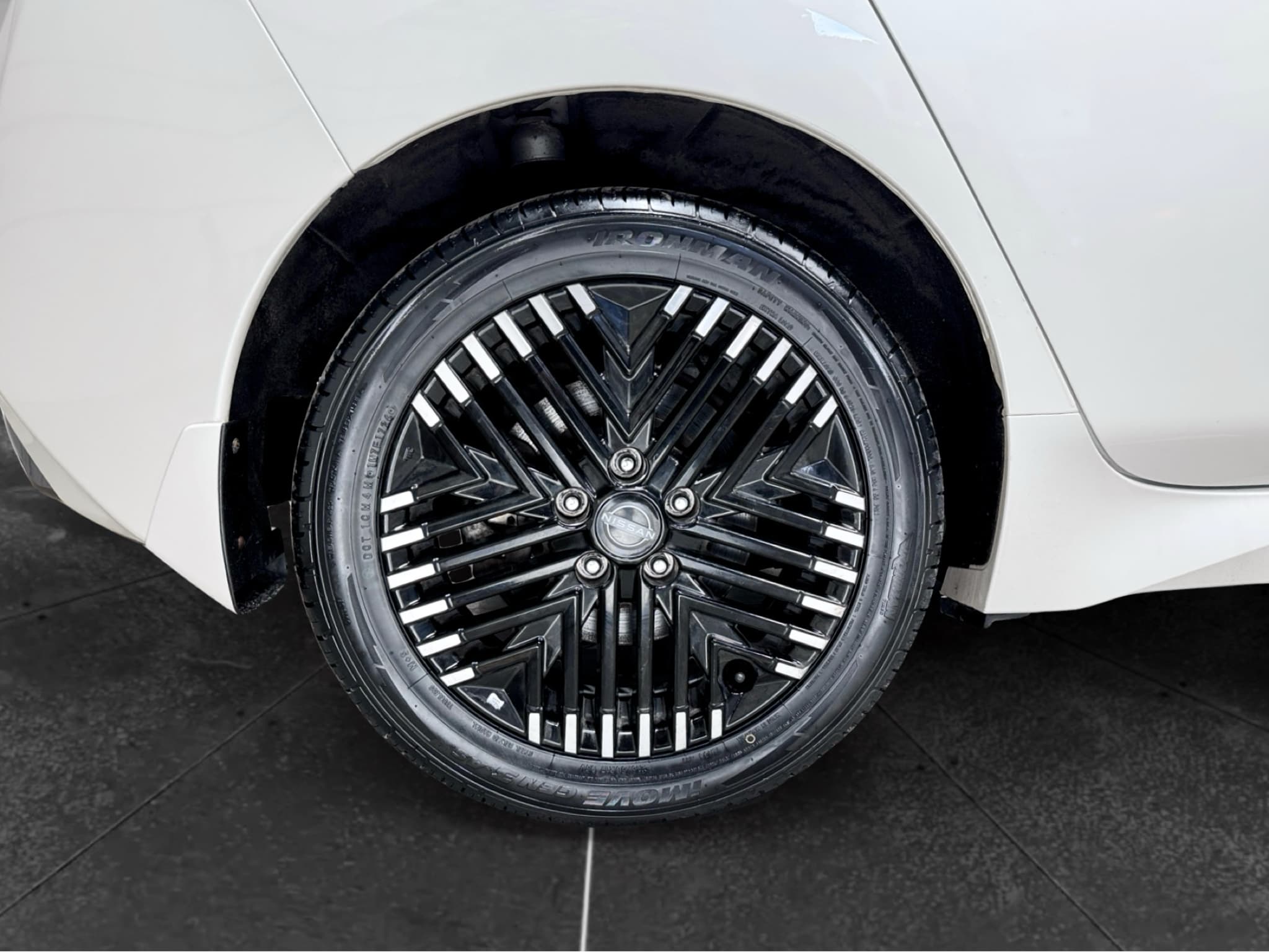 2023 Nissan LEAF view 33