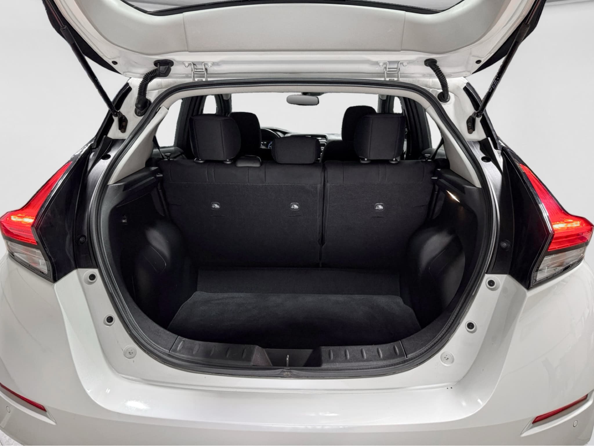2023 Nissan LEAF view 24