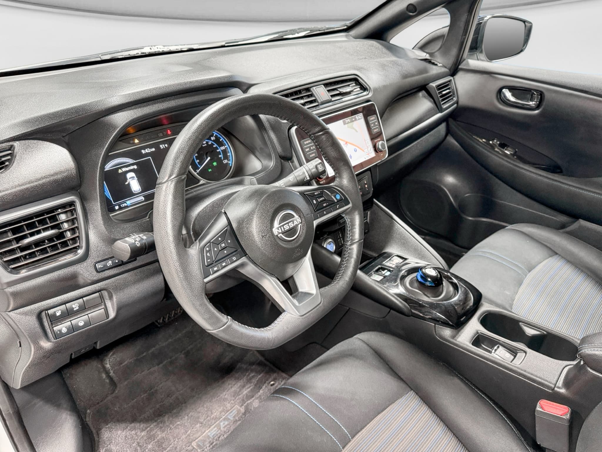 2023 Nissan LEAF view 17